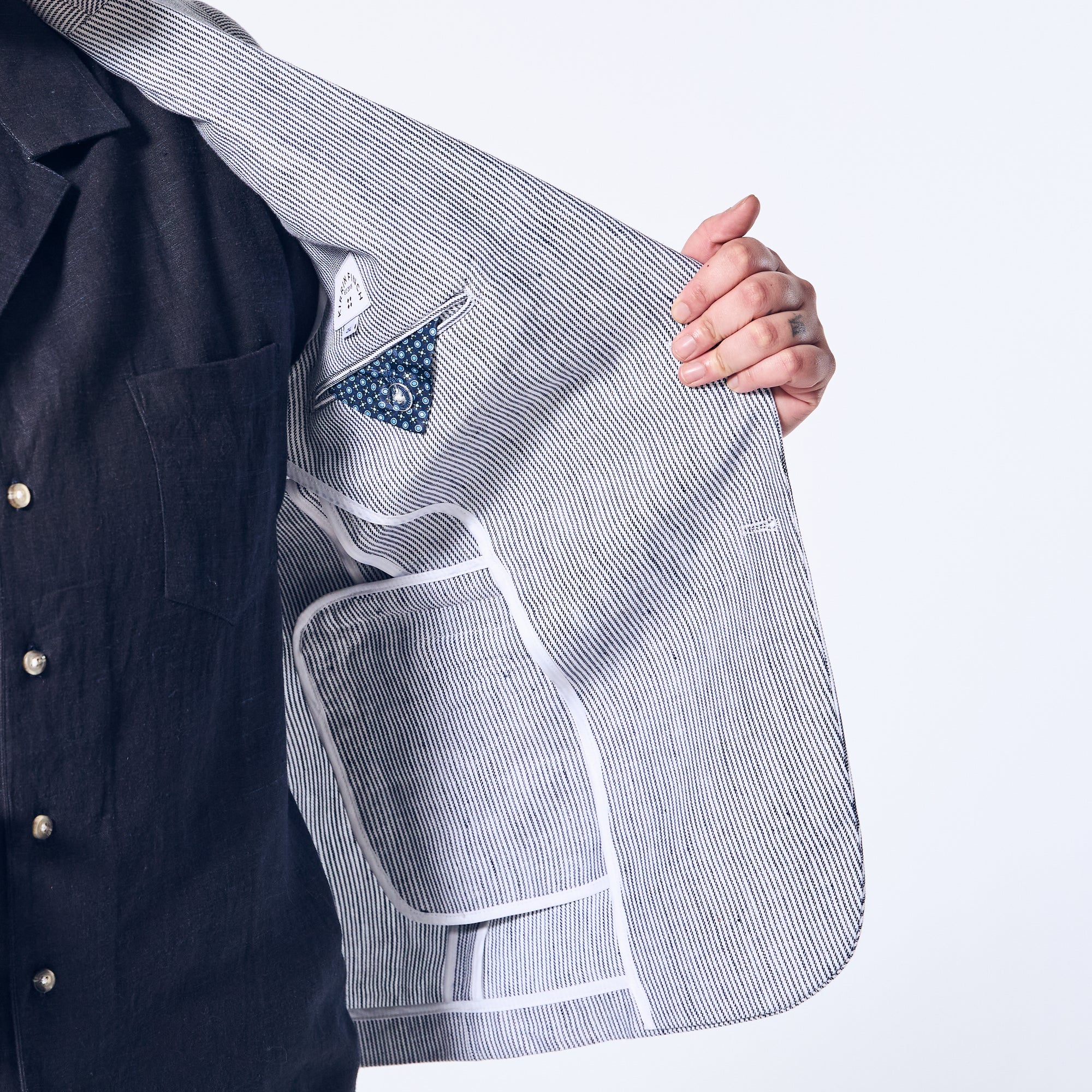 Hampton Blue Stripe Linen blazer with contrast lining on Interior welt pocket Color: Hampton Blue Striped