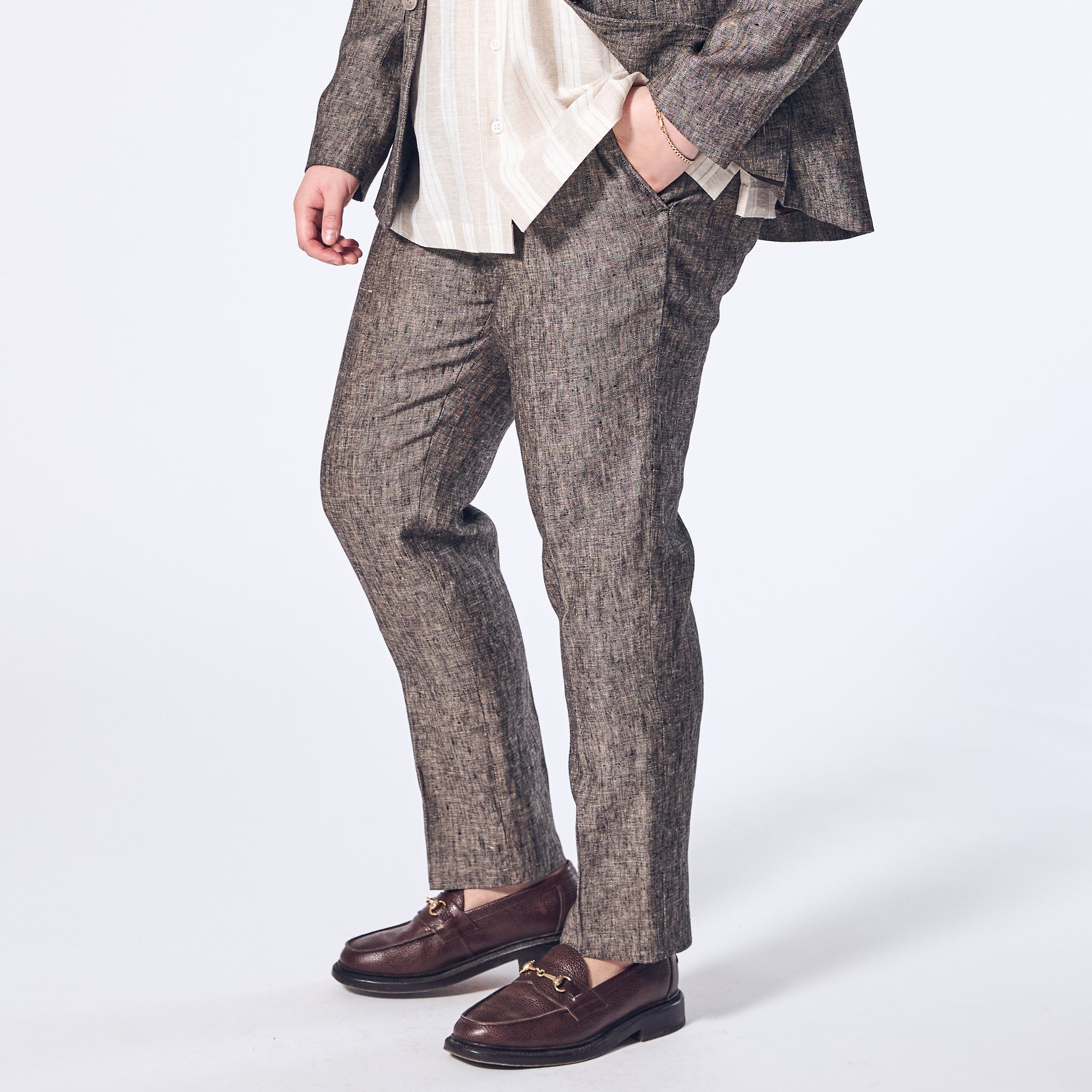 Androgynous Driftwood linen dress pants. Color: Driftwood