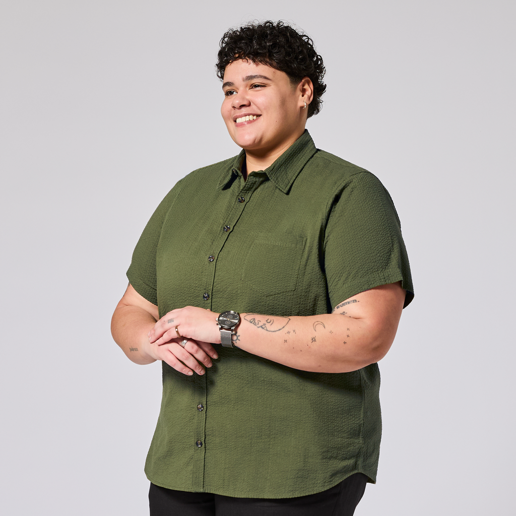 Androgynous green shirt against a plain background. Color: Nopales