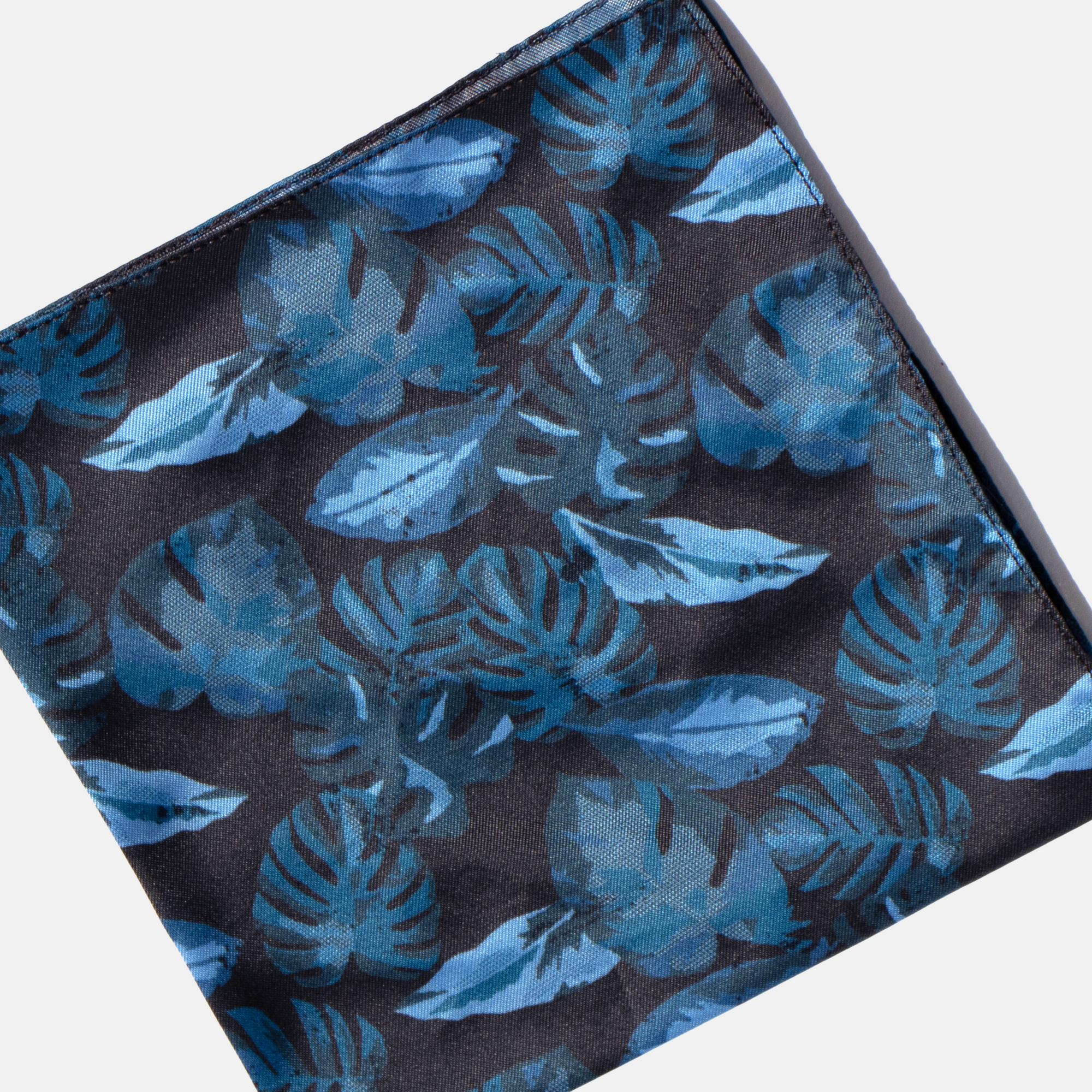 Pocket square. Color: Palm Royale