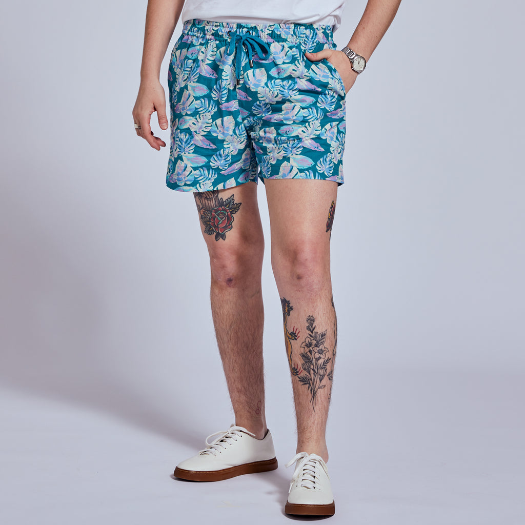 Women's Cabana short in palm print. Color: Palm